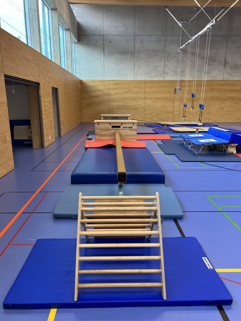 Spielgeräte beim Kinderturnen 4