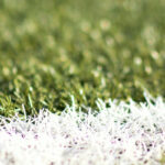 Eine Nahaufnahme von einem Eckpunkt auf einem Fußballfeld