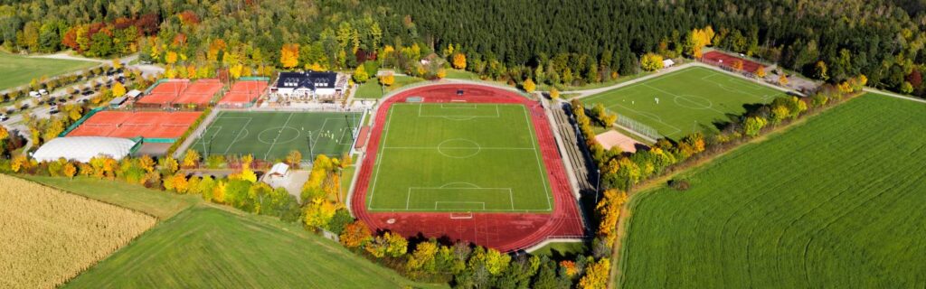 Der Sportpark Grasbrunn aus der Luft fotografiert