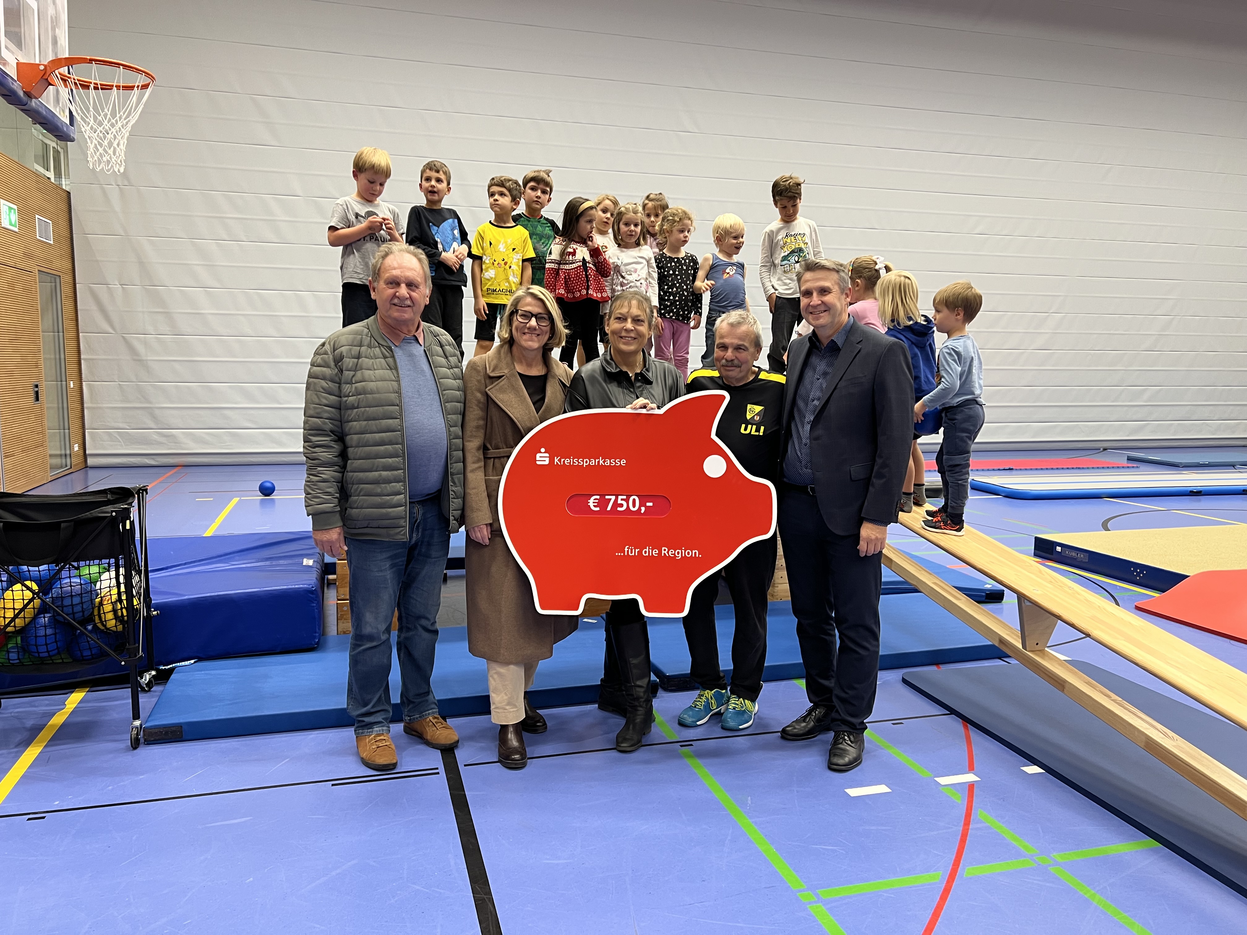 Großzügige Spende der Kreissparkasse München-Starnberg-Ebersberg für die Abteilung Sport und Spiel