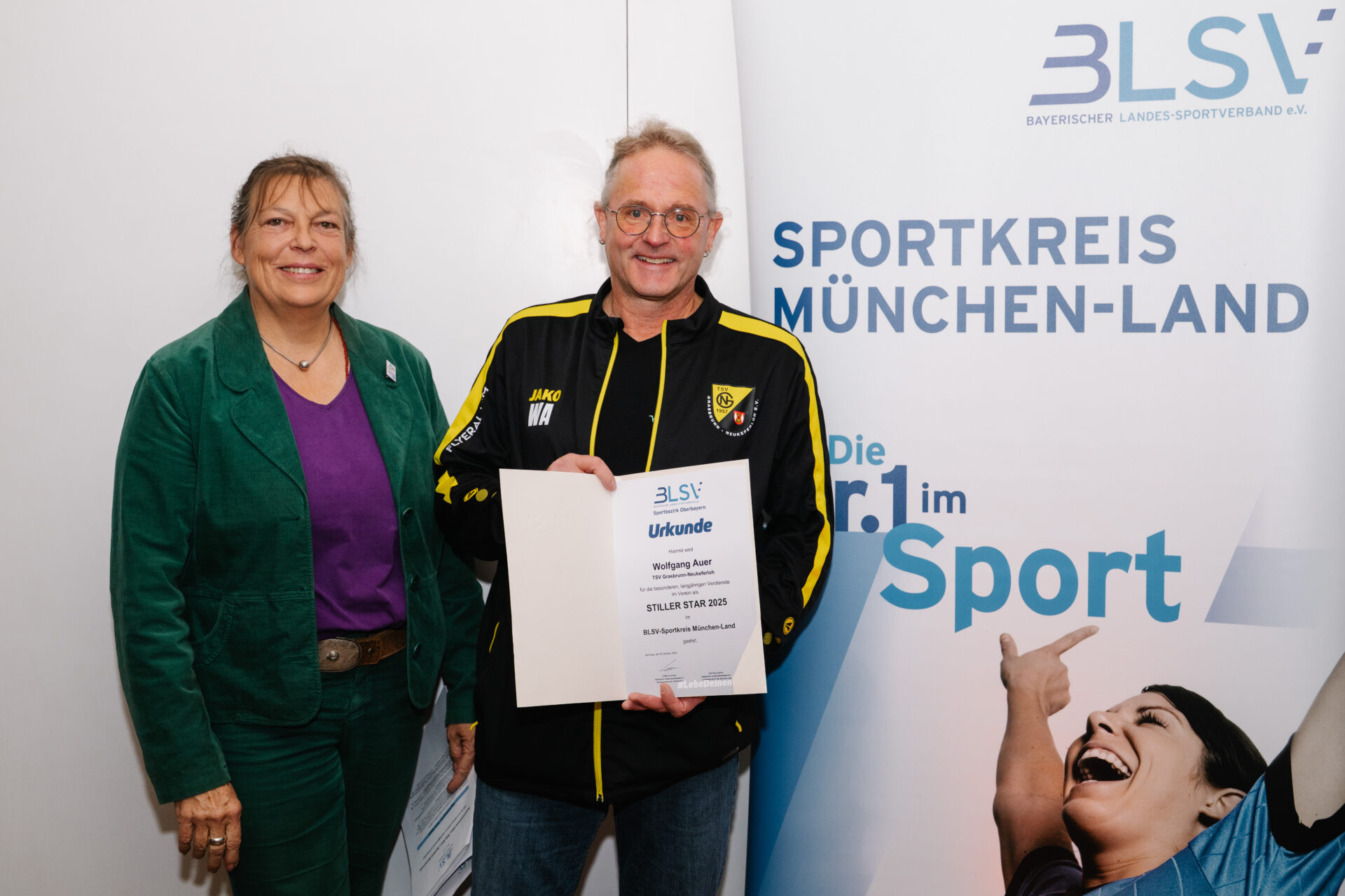 Auszeichnung für seinen engagierten Einsatz in der Fußballjugend: Wolfgang Auer